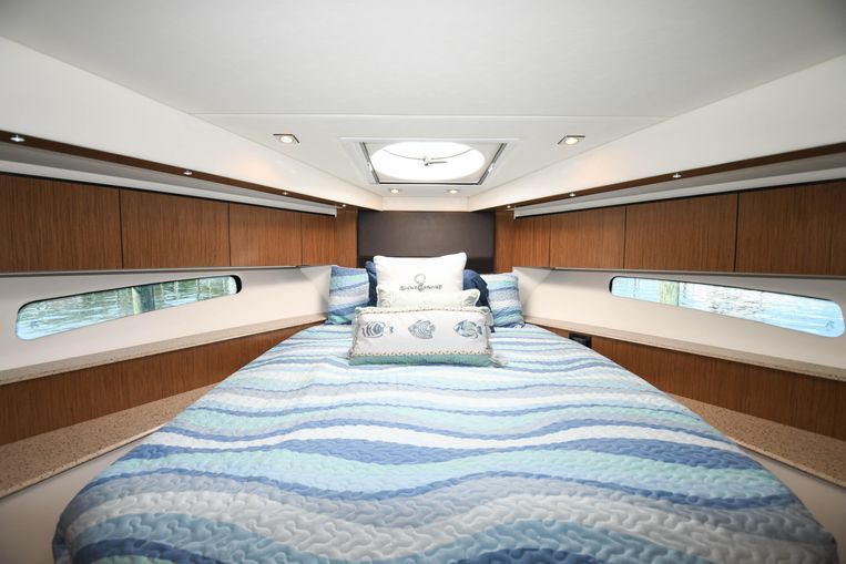 2014-48-cruisers-yachts-48-cantius