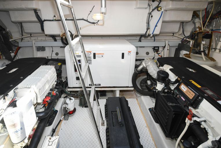 2014-48-cruisers-yachts-48-cantius