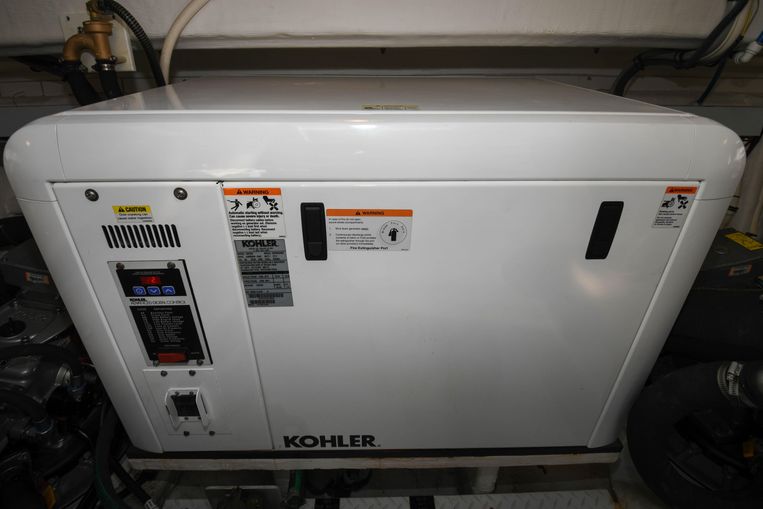 2014-48-cruisers-yachts-48-cantius