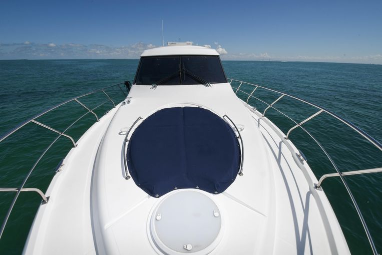 2014-48-cruisers-yachts-48-cantius