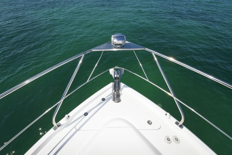 2014-48-cruisers-yachts-48-cantius