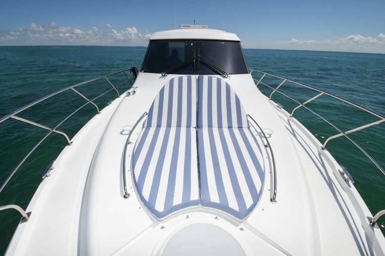 2014-48-cruisers-yachts-48-cantius