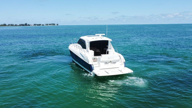 2014-48-cruisers-yachts-48-cantius