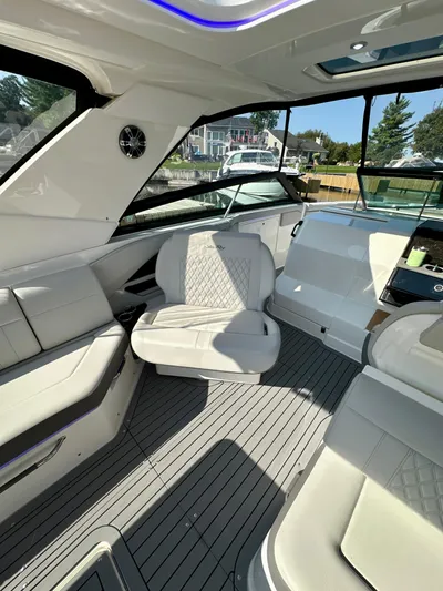  Yacht Photos Pics Interior of 2021 Sea Ray SLX 400 Outboard, featuring luxurious seating and modern design.