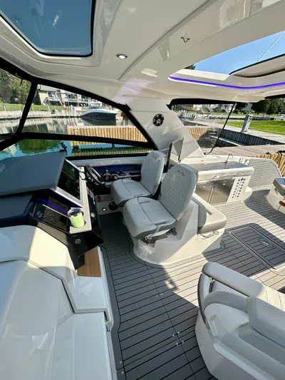  Yacht Photos Pics 2021 Sea Ray SLX 400 Outboard interior with modern helm and seating.