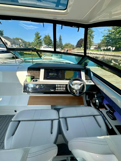  Yacht Photos Pics 2021 Sea Ray SLX 400 Outboard helm with modern controls and panoramic view.