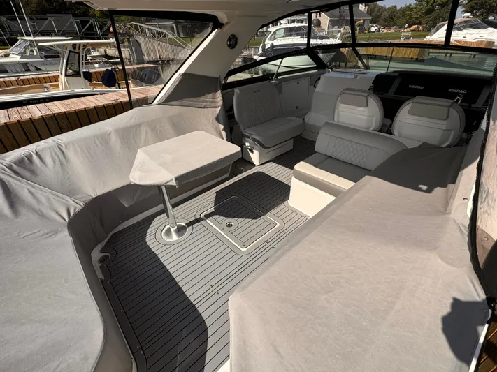  Yacht Photos Pics 2021 Sea Ray SLX 400 Outboard interior with spacious seating and modern design.