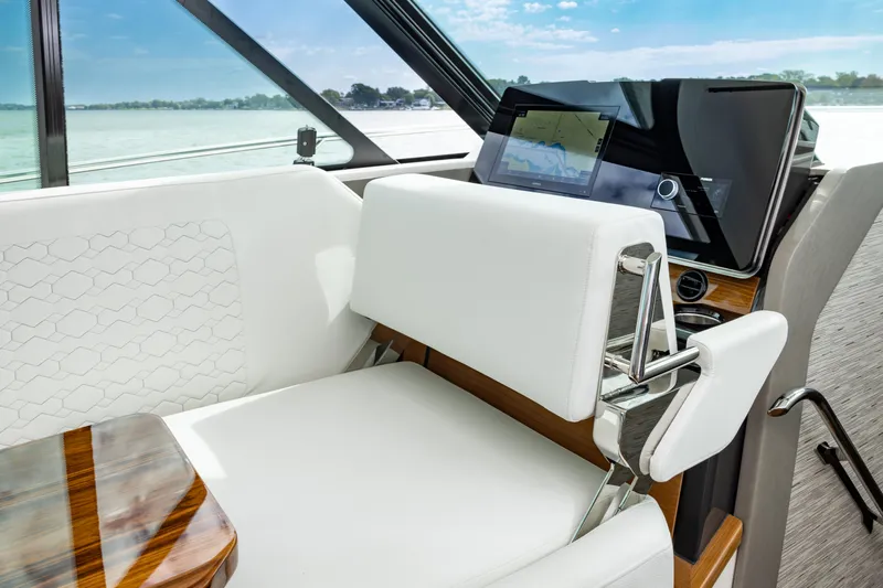  Yacht Photos Pics 2025 Tiara Yachts 43 LE interior with modern helm and luxurious seating.
