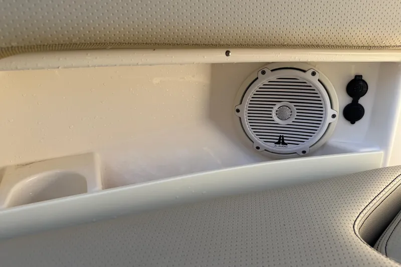  Yacht Photos Pics 2017 Pursuit DC 295 Dual Console boat speaker and cup holder detail.