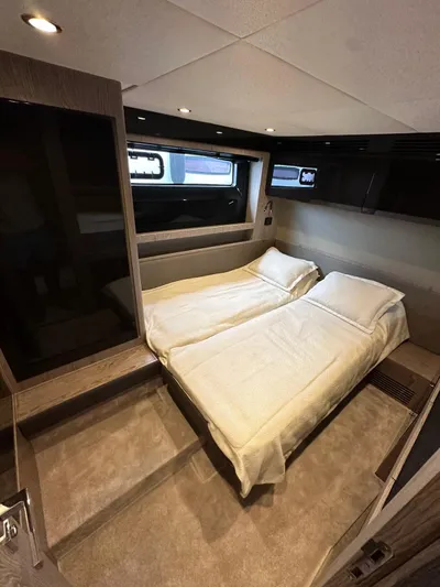  Yacht Photos Pics Interior of 2022 Azimut Atlantis 51 yacht with twin beds and modern design.