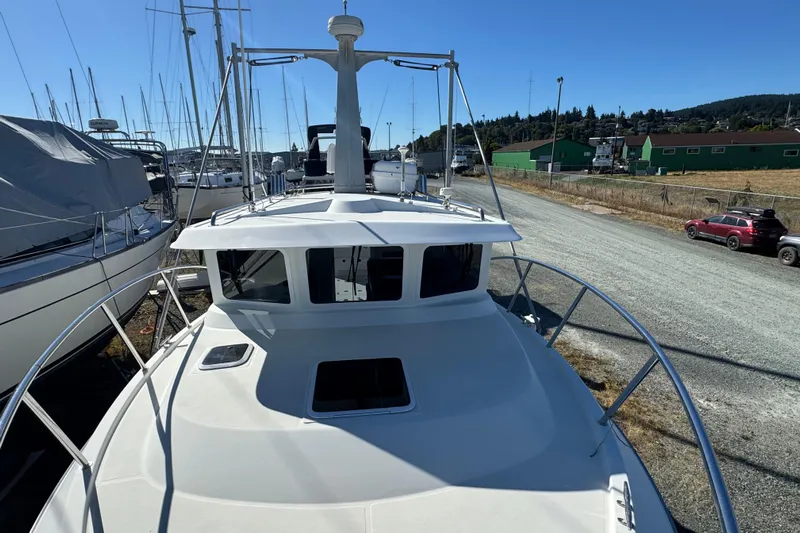 Yacht Photos Pics 2005 Ocean Sport Roamer 30 boat docked, surrounded by other vessels and a clear blue sky.