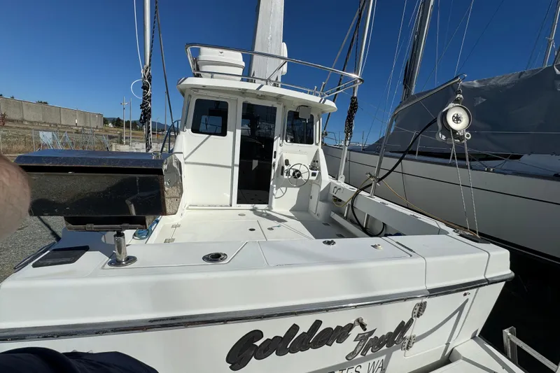  Yacht Photos Pics 2005 Ocean Sport Roamer 30 boat docked, featuring spacious deck and cabin.