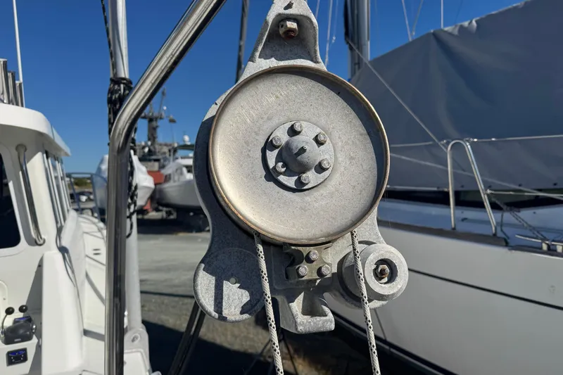  Yacht Photos Pics Close-up of a pulley system on a 2005 Ocean Sport Roamer 30 boat.