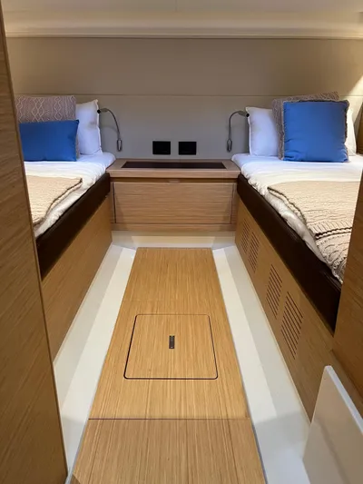 Axel Yacht Photos Pics 