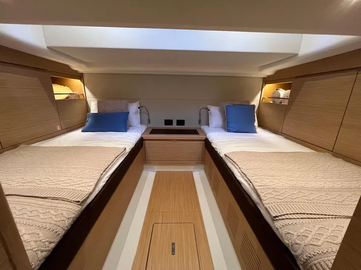 Axel Yacht Photos Pics 