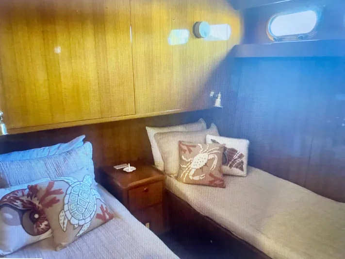  Yacht Photos Pics Cozy cabin interior of 2000 Jefferson 56 Rivanna yacht with twin beds and decorative pillows.