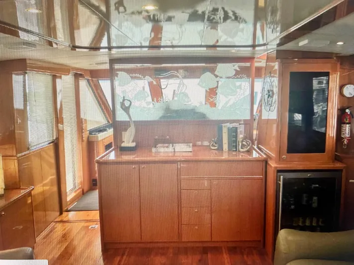  Yacht Photos Pics Interior of 2000 Jefferson 56 Rivanna yacht with wooden cabinetry and modern amenities.