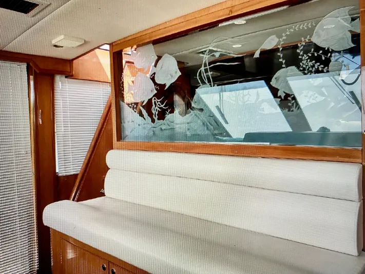  Yacht Photos Pics Interior of a 2000 Jefferson 56 Rivanna yacht with etched glass partition.