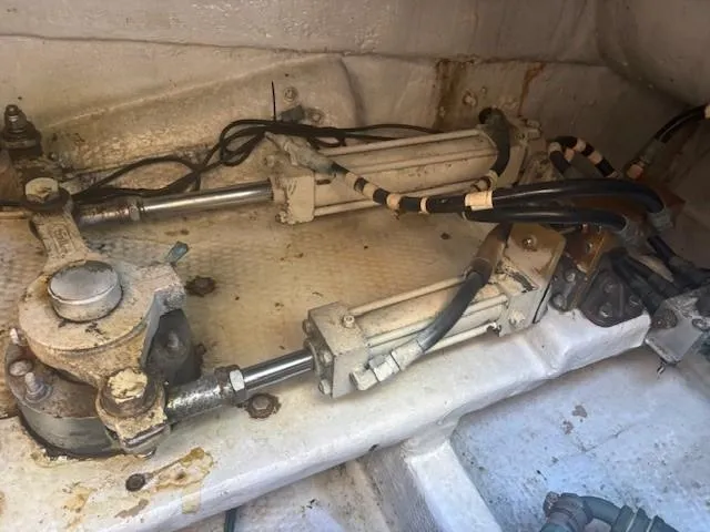 Dry-hydro Yacht Photos Pics 