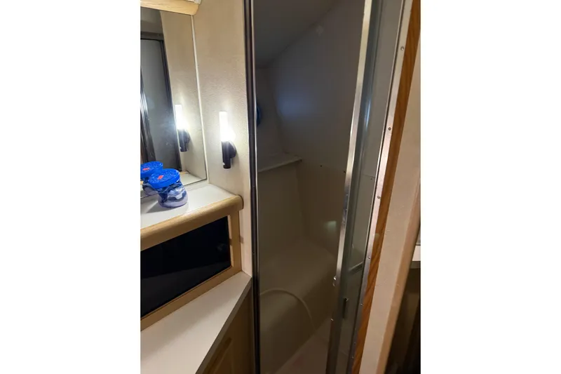  Yacht Photos Pics 1989 Silverton 46 Aft Cabin bathroom with shower and mirror.
