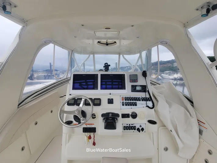  Yacht Photos Pics 2008 Hydra-Sports Vector 3500 VX boat cockpit with modern navigation equipment.