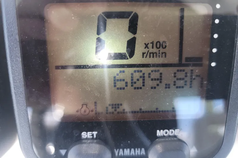  Yacht Photos Pics Yamaha engine display showing 609.8 hours on Hydra-Sports Vector 3500 VX, 2008 model.