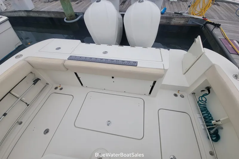  Yacht Photos Pics 2008 Hydra-Sports Vector 3500 VX boat deck with seating and storage compartments.