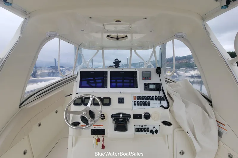  Yacht Photos Pics 2008 Hydra-Sports Vector 3500 VX boat helm with dual screens and controls.