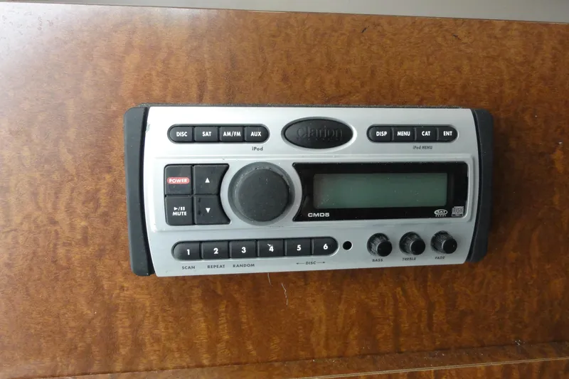  Yacht Photos Pics Clarion CMD5 stereo system in 2008 Hydra-Sports Vector 3500 VX boat.