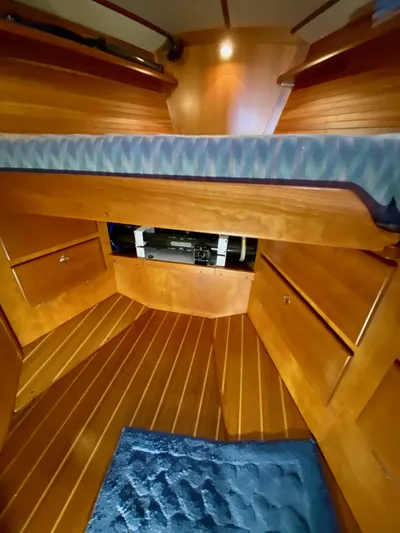 Navicula Yacht Photos Pics Interior cabin of 2001 J Boats J/46 with wooden finish and blue bedding.