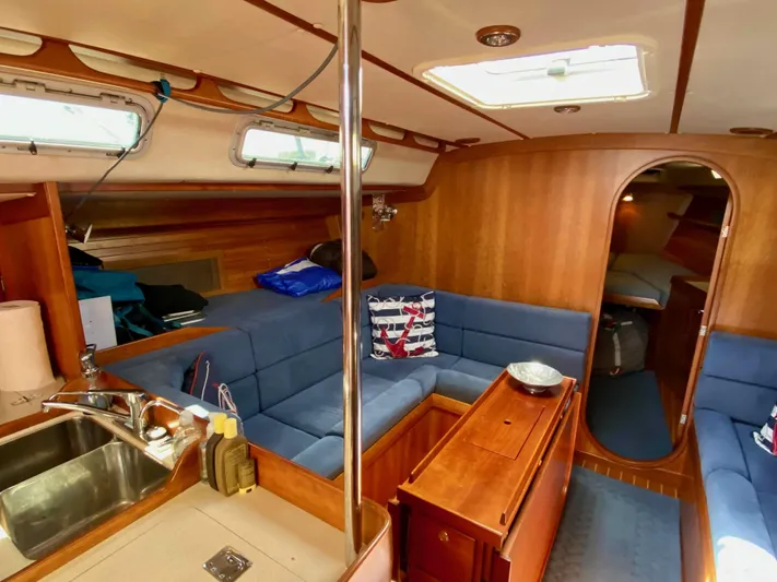 Navicula Yacht Photos Pics Interior of 2001 J Boats J/46 yacht with blue seating and wooden finishes.