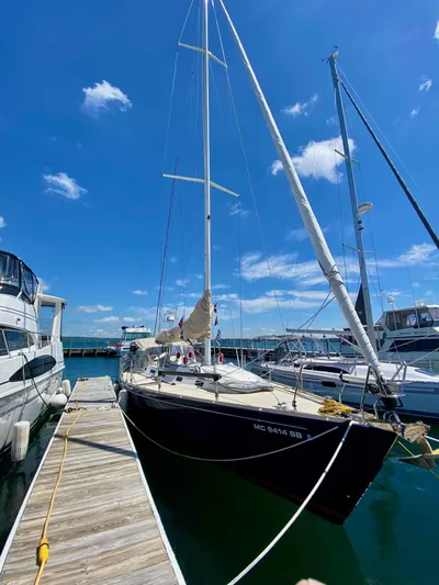 Navicula Yacht Photos Pics 2001 J Boats J/46 sailboat docked under a clear blue sky.