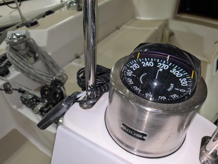 Navicula Yacht Photos Pics Compass on 2001 J Boats J/46 sailboat, featuring navigation equipment and cockpit details.