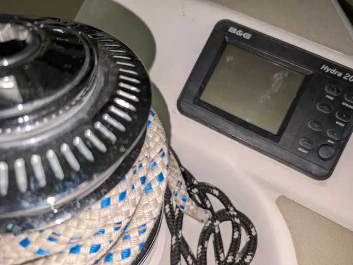 Navicula Yacht Photos Pics Close-up of a winch and B&G Hydra 2000 display on a 2001 J Boats J/46.