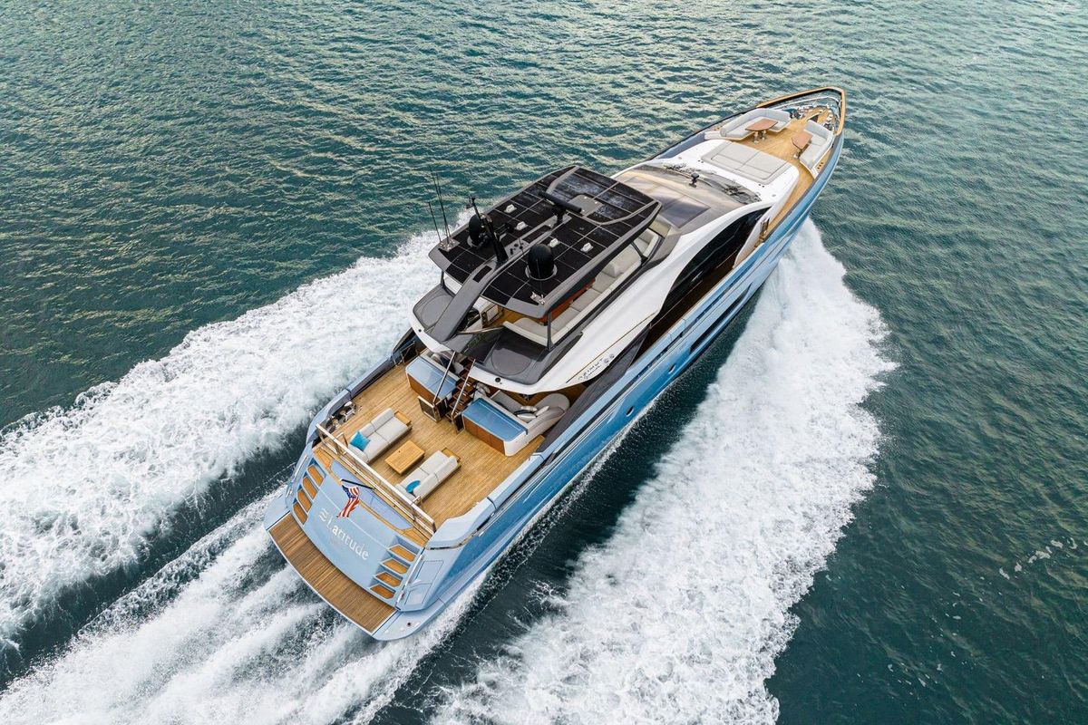 2022 Azimut 94 