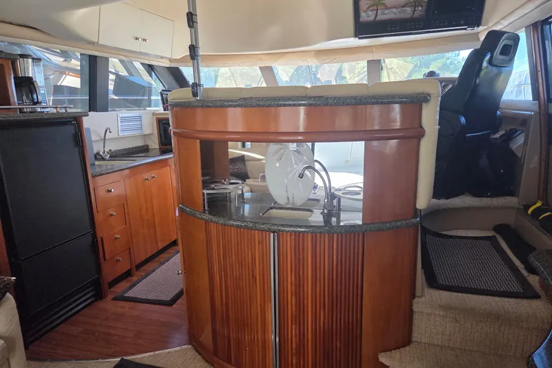 Pier Pressure Yacht Photos Pics Interior of 2000 Carver 450 Voyager Pilothouse with modern kitchen and seating area.