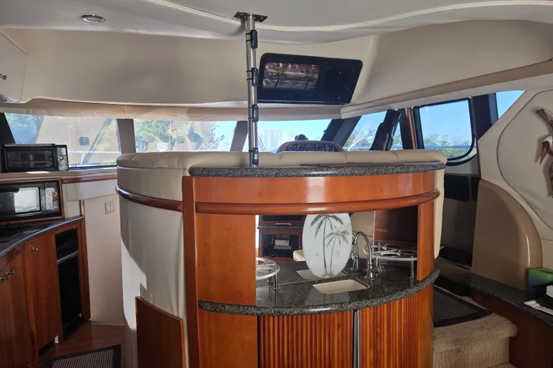 Pier Pressure Yacht Photos Pics Interior of 2000 Carver 450 Voyager Pilothouse with modern kitchen and seating area.