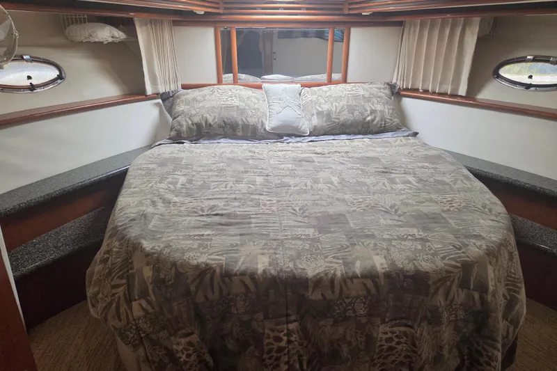 Pier Pressure Yacht Photos Pics Luxurious bedroom interior of 2000 Carver 450 Voyager Pilothouse yacht.