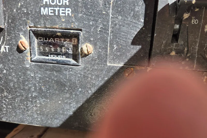 Pier Pressure Yacht Photos Pics Hour meter reading on a 2000 Carver 450 Voyager Pilothouse boat.