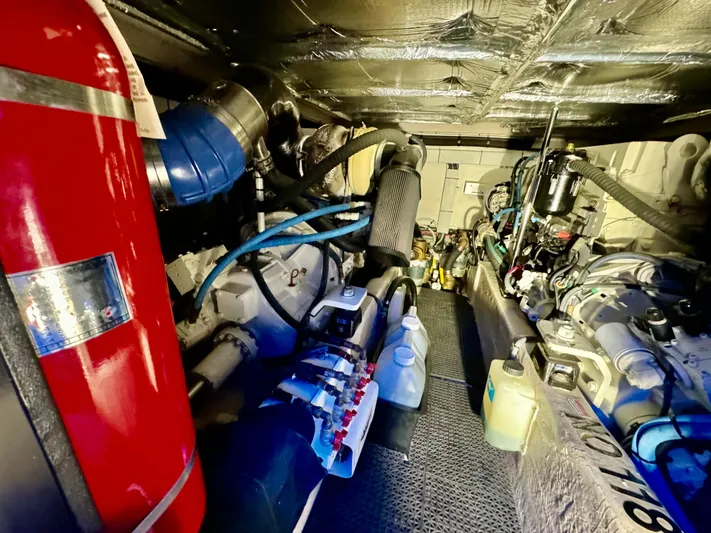 Current Affair Yacht Photos Pics 