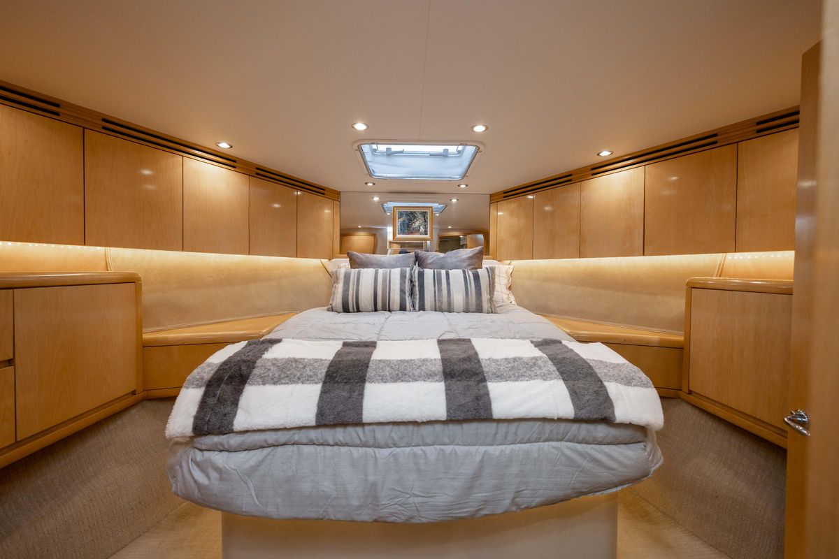 2000 Hatteras 60 