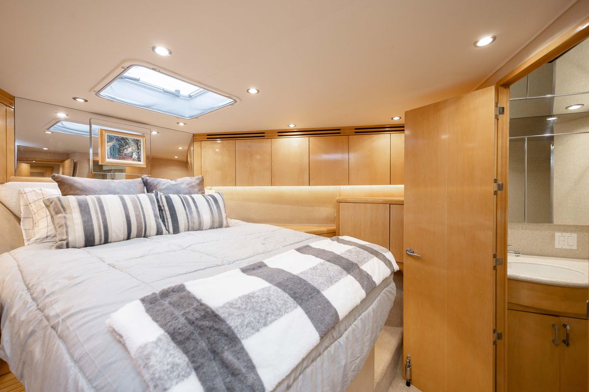 2000 Hatteras 60 