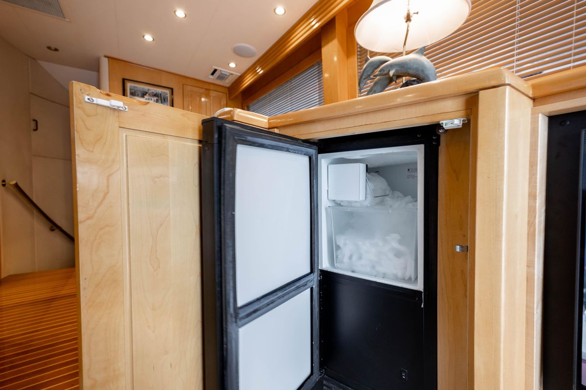 2000 Hatteras 60 