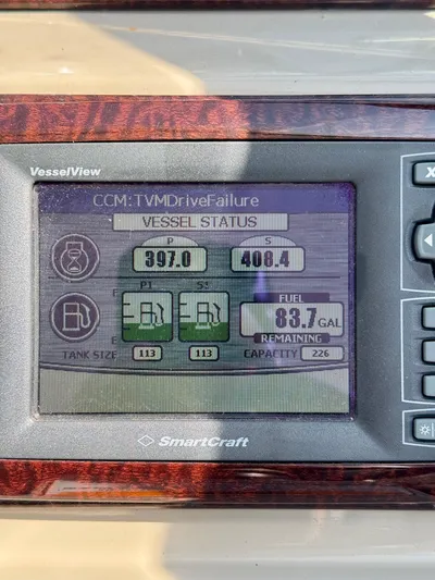Pendragon Yacht Photos Pics SmartCraft display on 2009 Sea Ray 350 Sundancer showing vessel status and fuel levels.