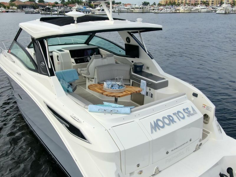 2021 Sea Ray 320 Sundancer