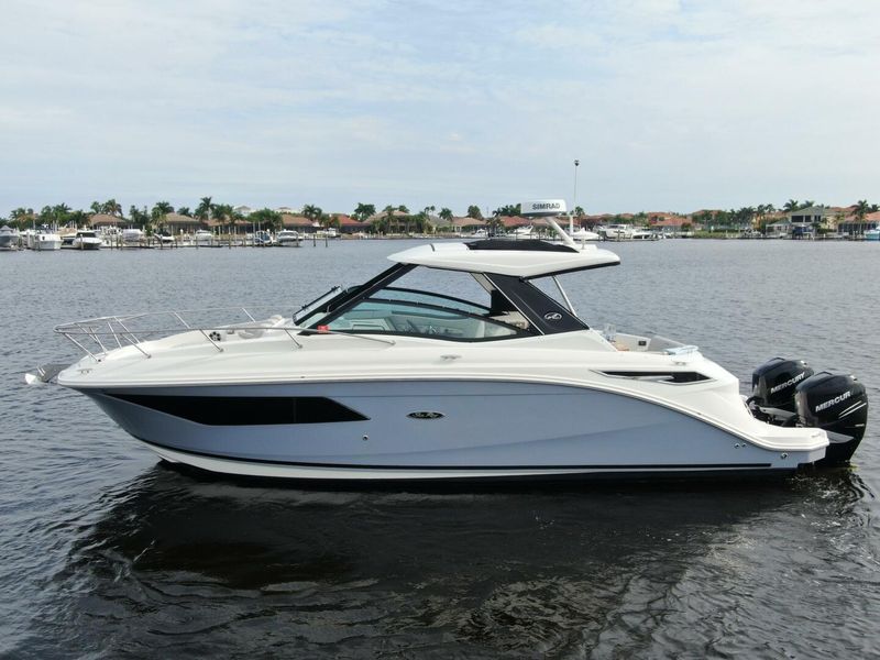 2021 Sea Ray 320 Sundancer