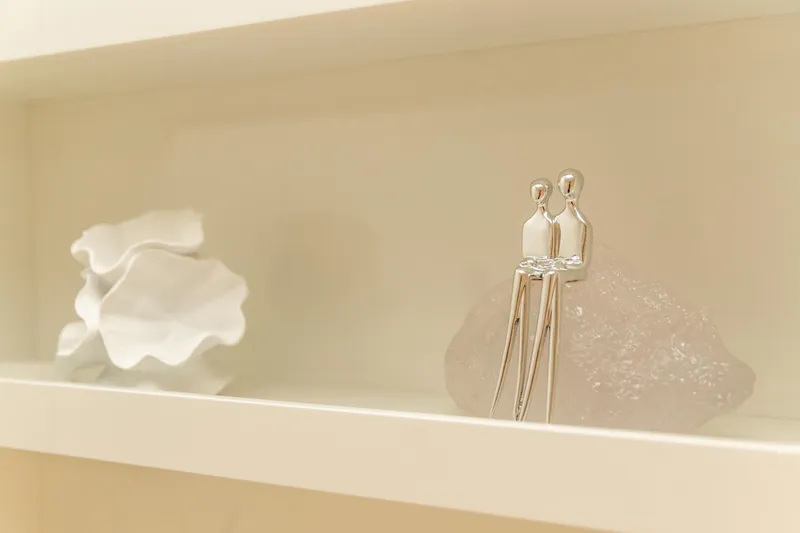 Fat Cat Yacht Photos Pics Silver figurine and white sculpture on a shelf, Sunreef 80 Power 2024 interior.