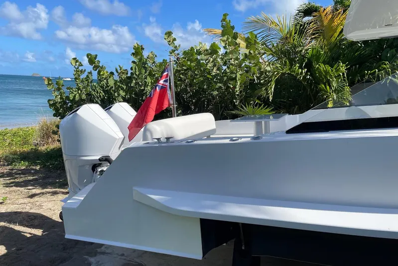  Yacht Photos Pics 2019 IGUANA Yachts Commuter by the beach with dual engines and a red flag.