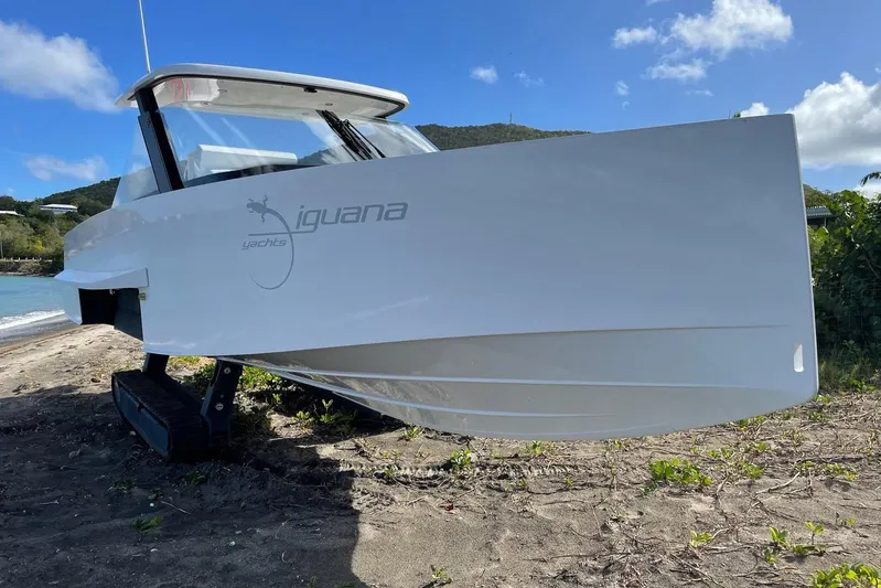  Yacht Photos Pics 2019 IGUANA Yachts Commuter on sandy beach with blue sky background.