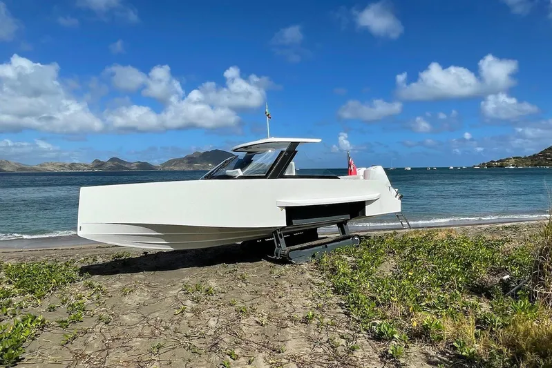 Yacht Photos Pics 2019 IGUANA Yachts Commuter on sandy beach with ocean backdrop.